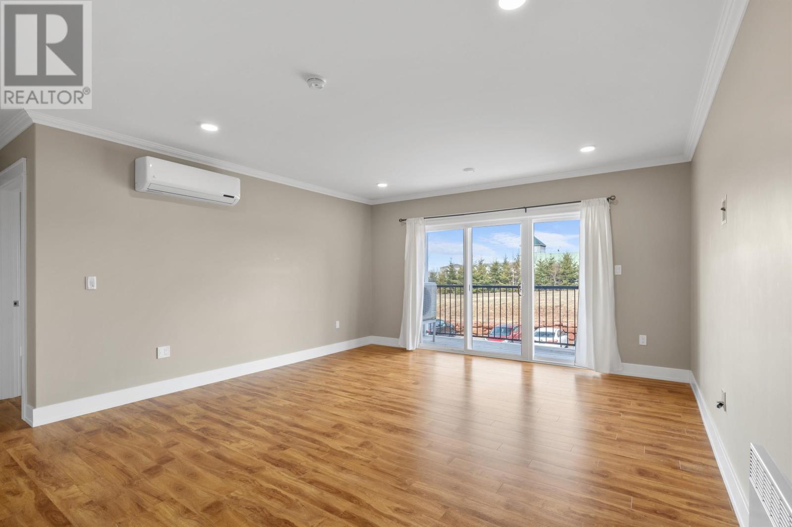 #Unit 210 210 Shakespeare Drive - 12