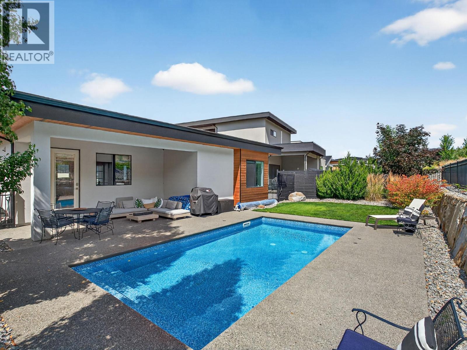 9443 Ledgestone Road, Lake Country