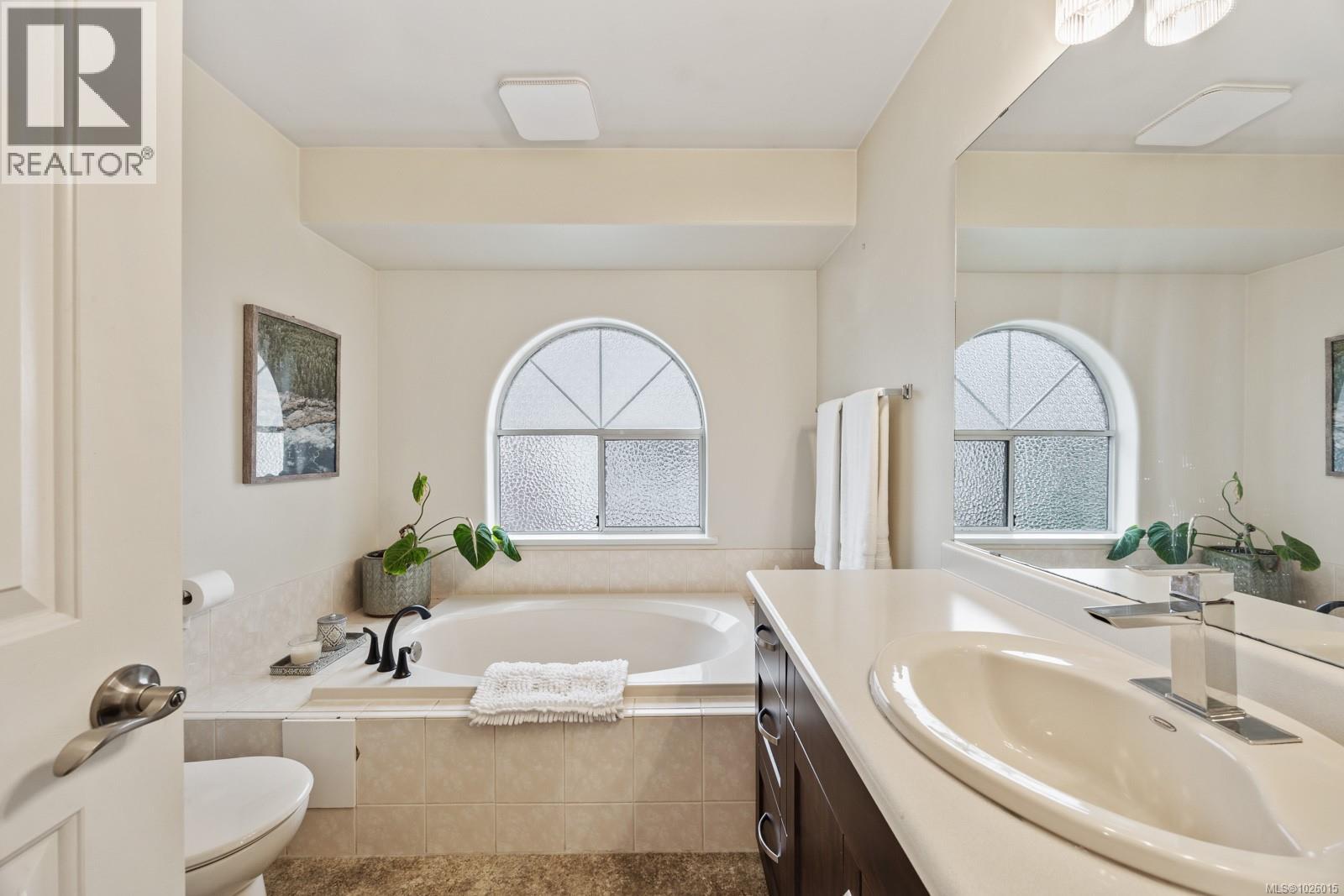 1354 Malahat Dr, Courtenay