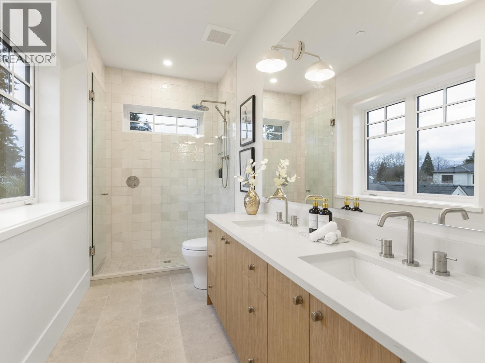 2 3919 W 18TH AVENUE, Vancouver