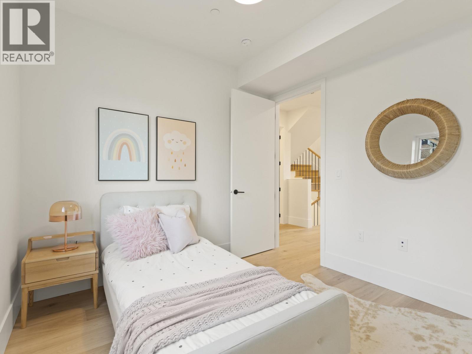 2 3919 W 18TH AVENUE, Vancouver