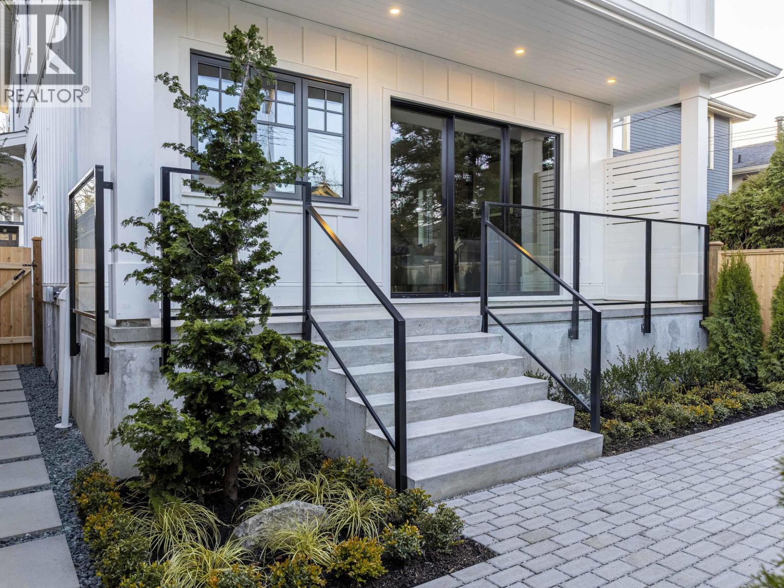 2 3919 W 18TH AVENUE, Vancouver