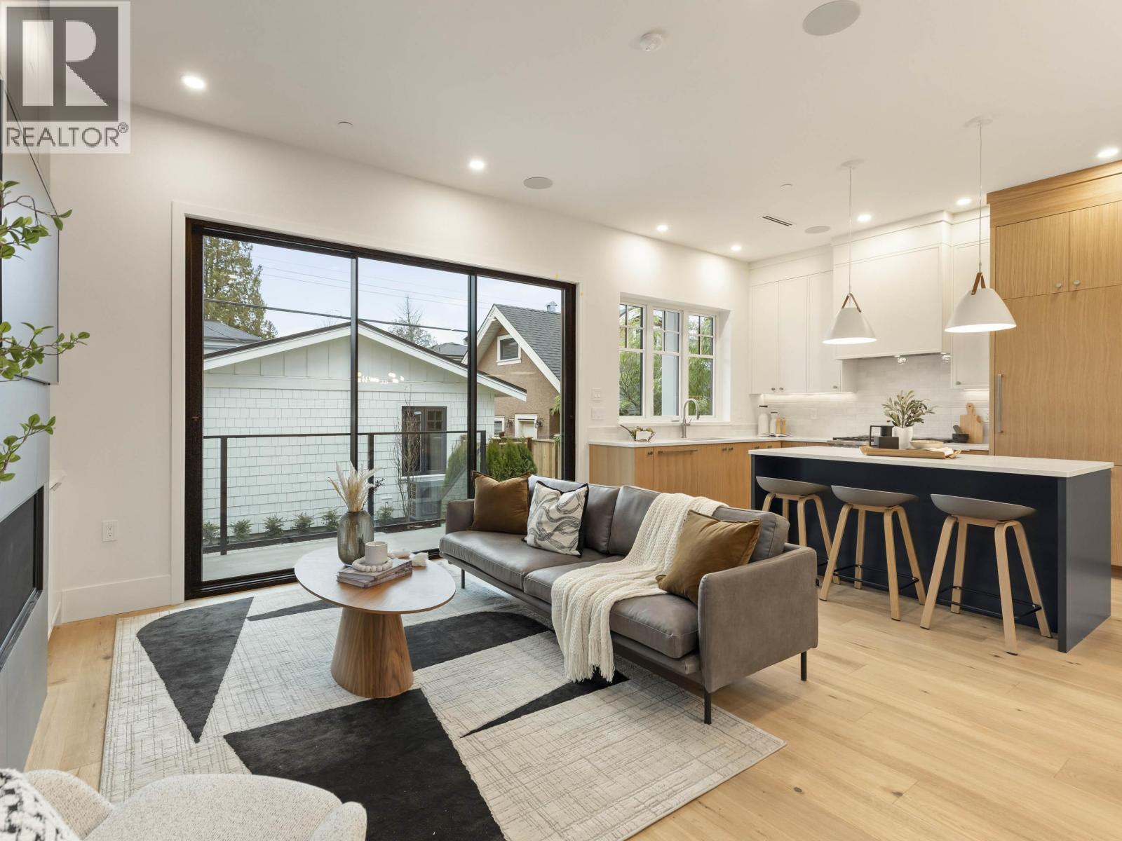 2 3919 W 18TH AVENUE, Vancouver