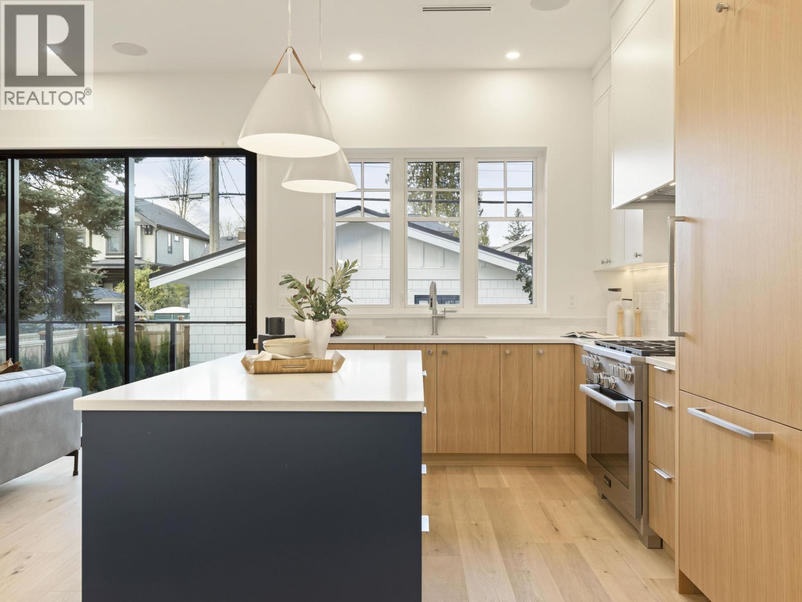 2 3919 W 18TH AVENUE, Vancouver