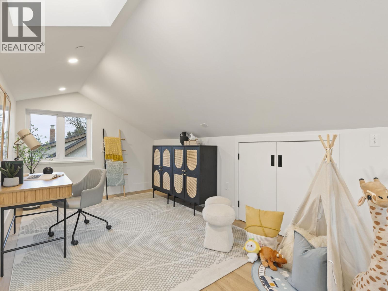 2 3919 W 18TH AVENUE, Vancouver