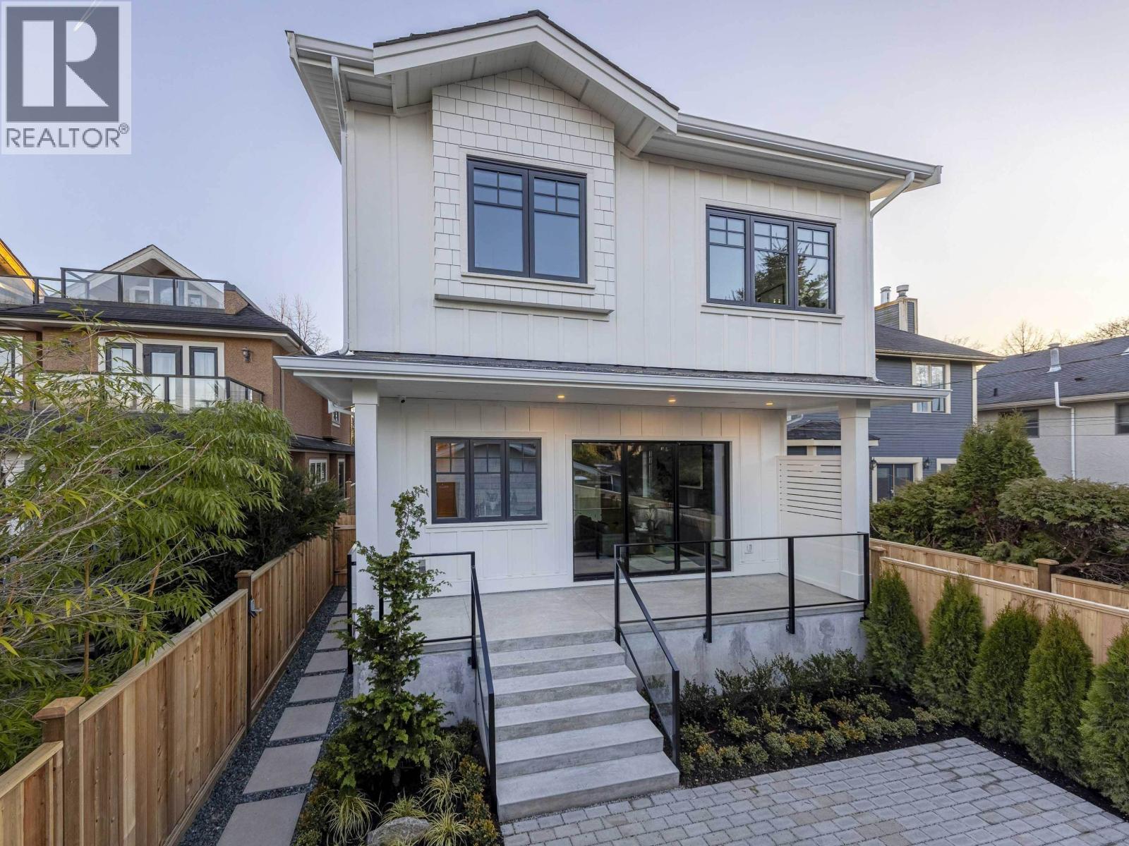 2 3919 W 18TH AVENUE, Vancouver