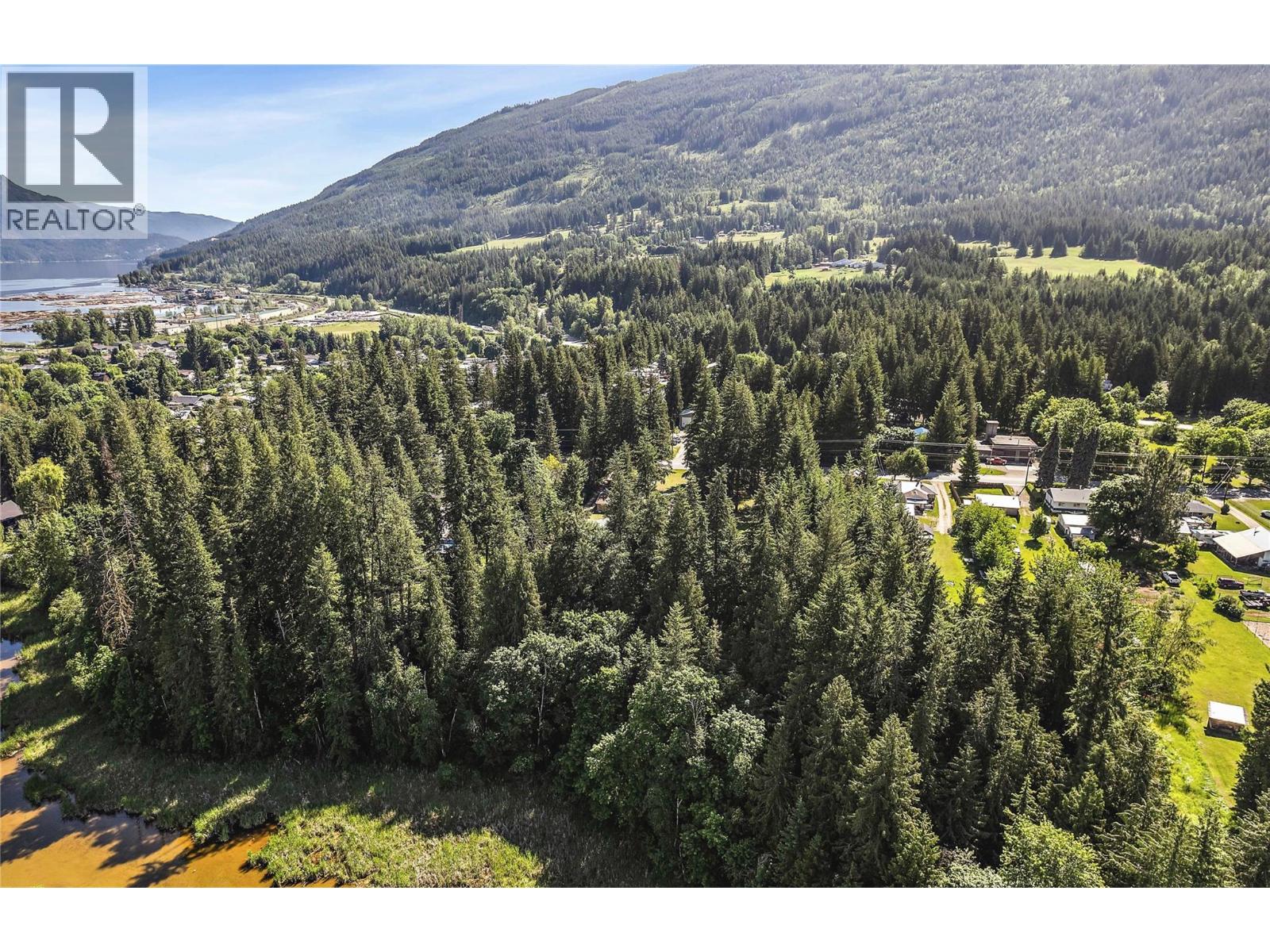  6721 50th Street Northeast, Salmon Arm