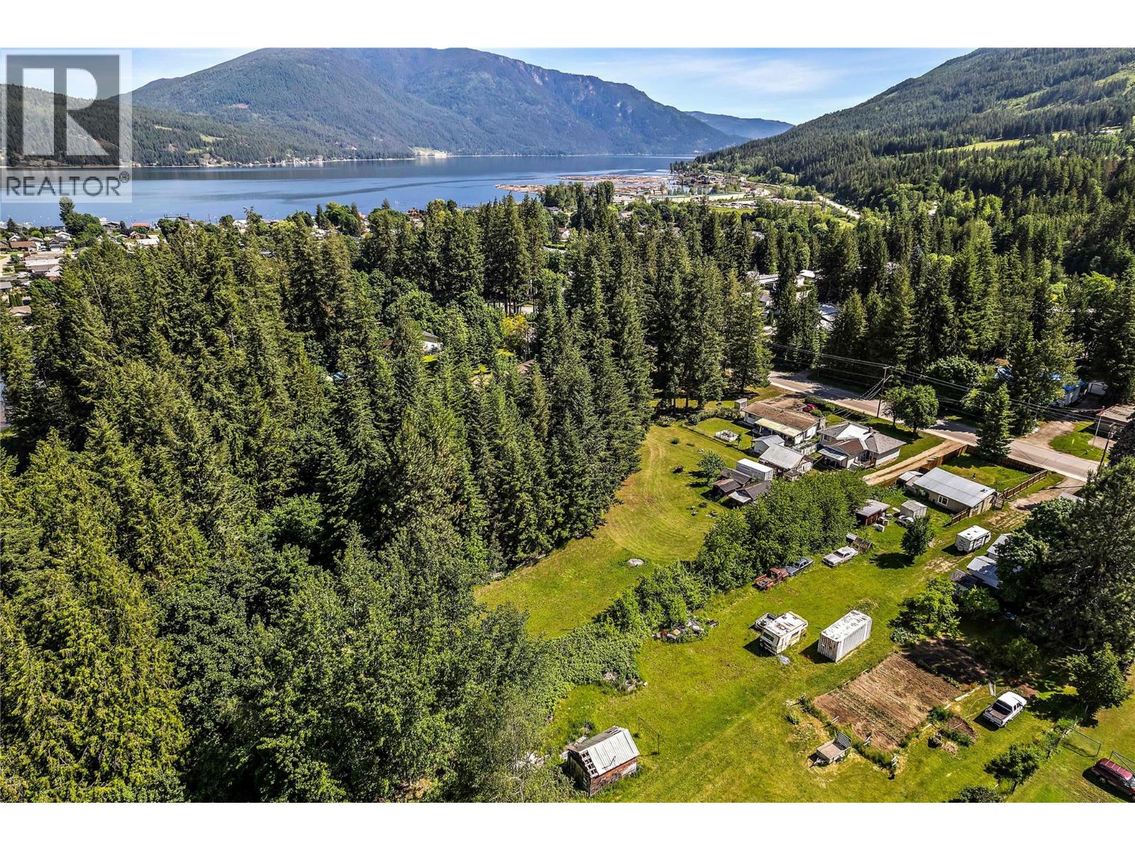  6721 50th Street Northeast, Salmon Arm