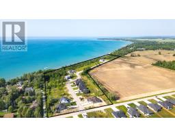 7041 Blue Coast Heights, Plymptonwyoming, ON N0N1E0 Photo 8