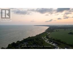 7041 Blue Coast Heights, Plymptonwyoming, ON N0N1E0 Photo 9