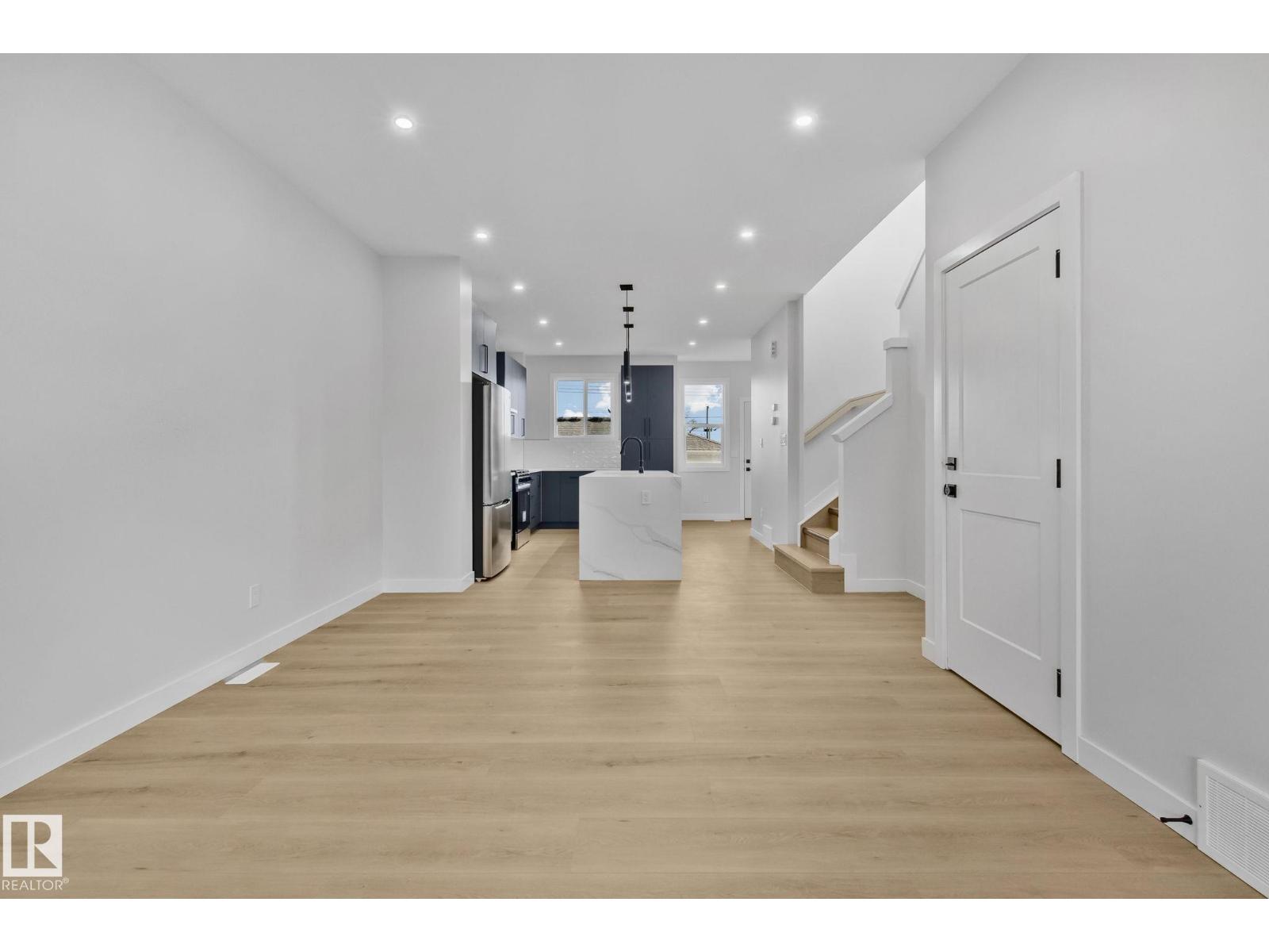 12717 114 ST NW - 4
