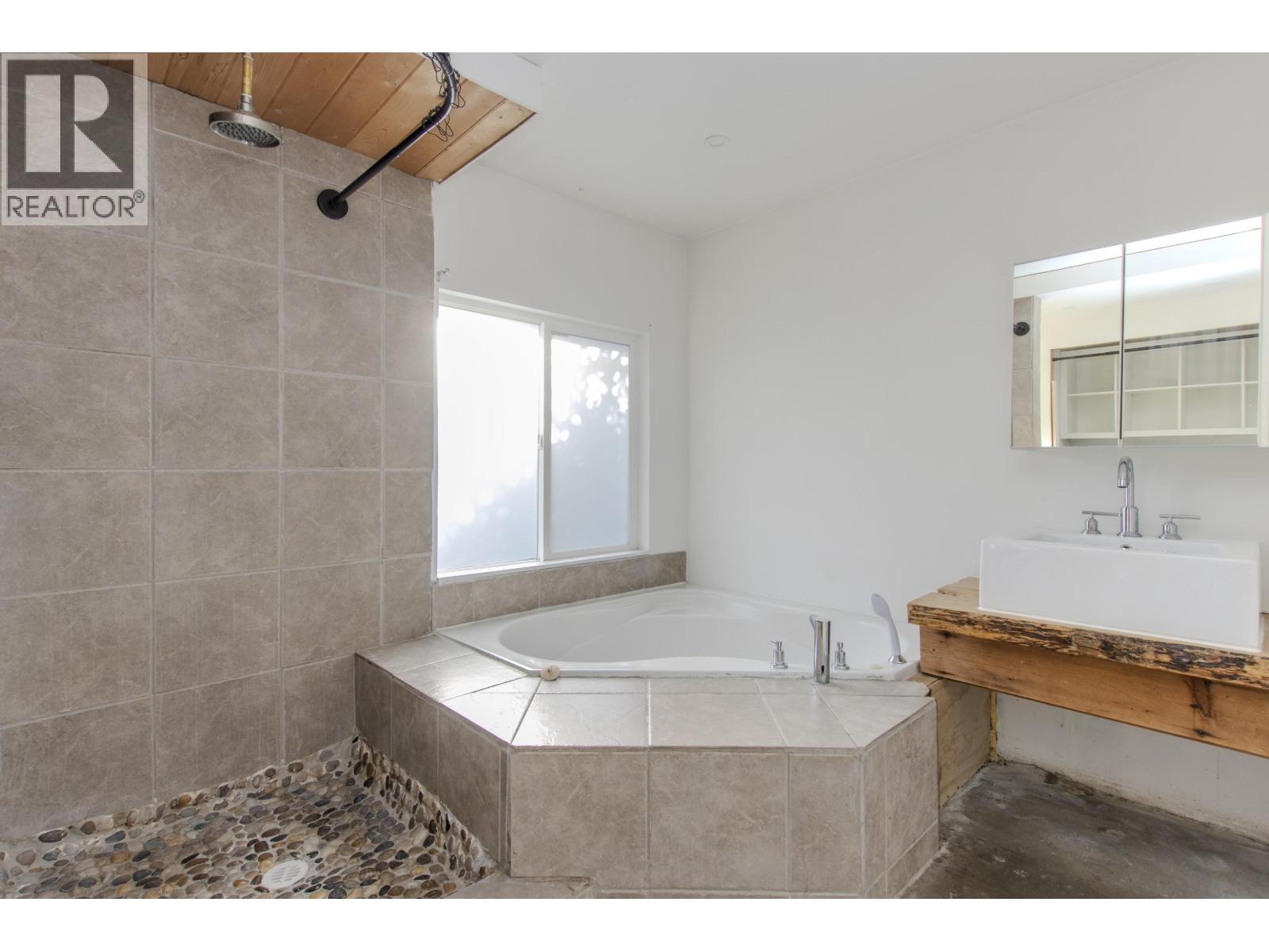 37970 FIFTH AVENUE, Squamish