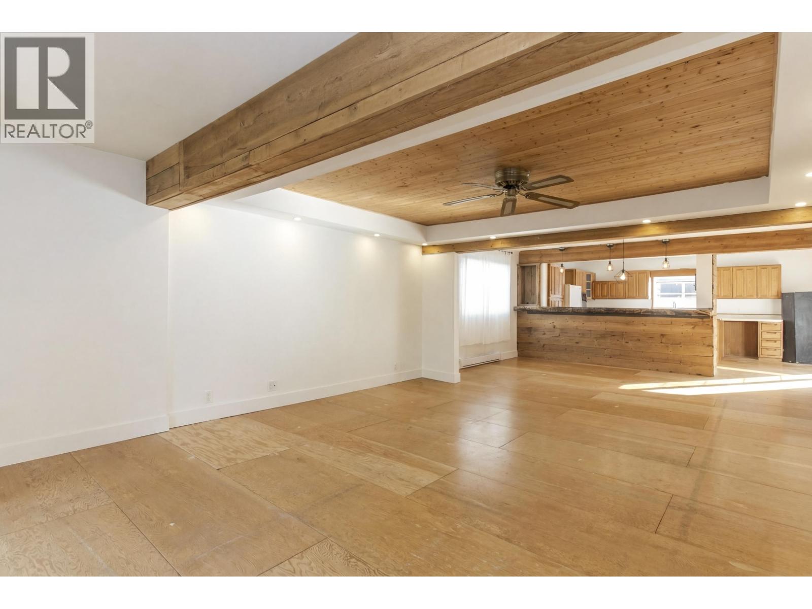 37970 FIFTH AVENUE - Photo 2 of 21, Squamish, British Columbia