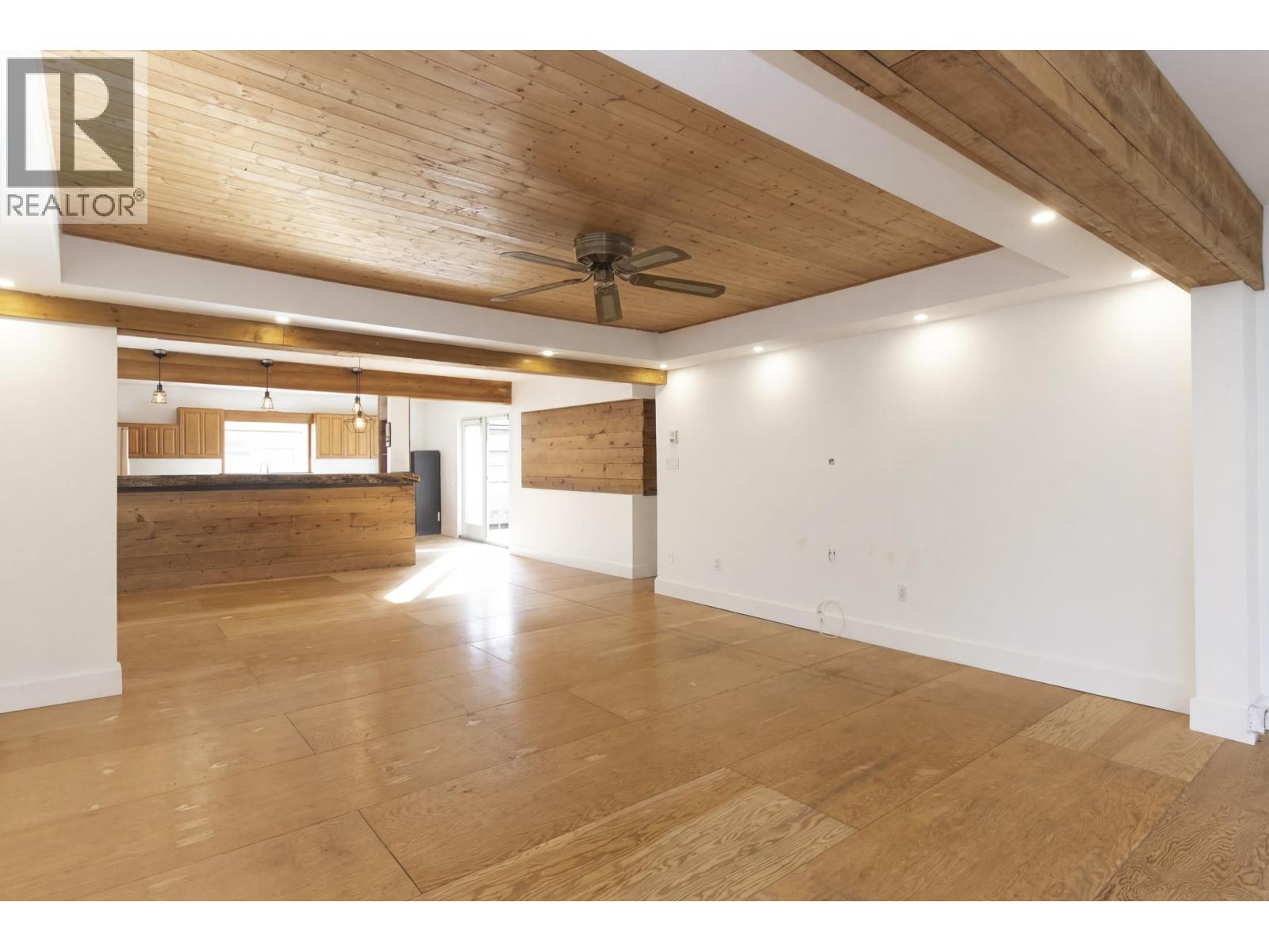 37970 FIFTH AVENUE - Photo 3 of 21, Squamish, British Columbia