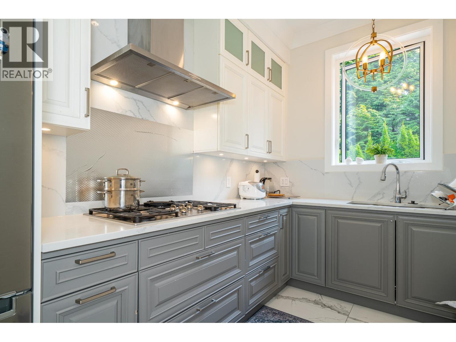 1048 HANDSWORTH ROAD, North Vancouver