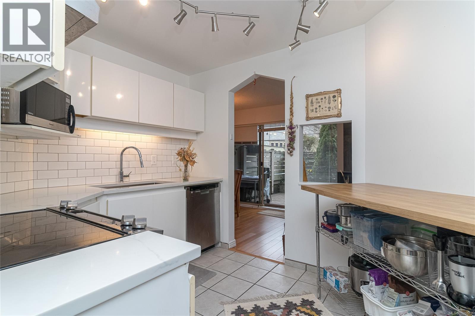 101 935 Johnson Street, Victoria