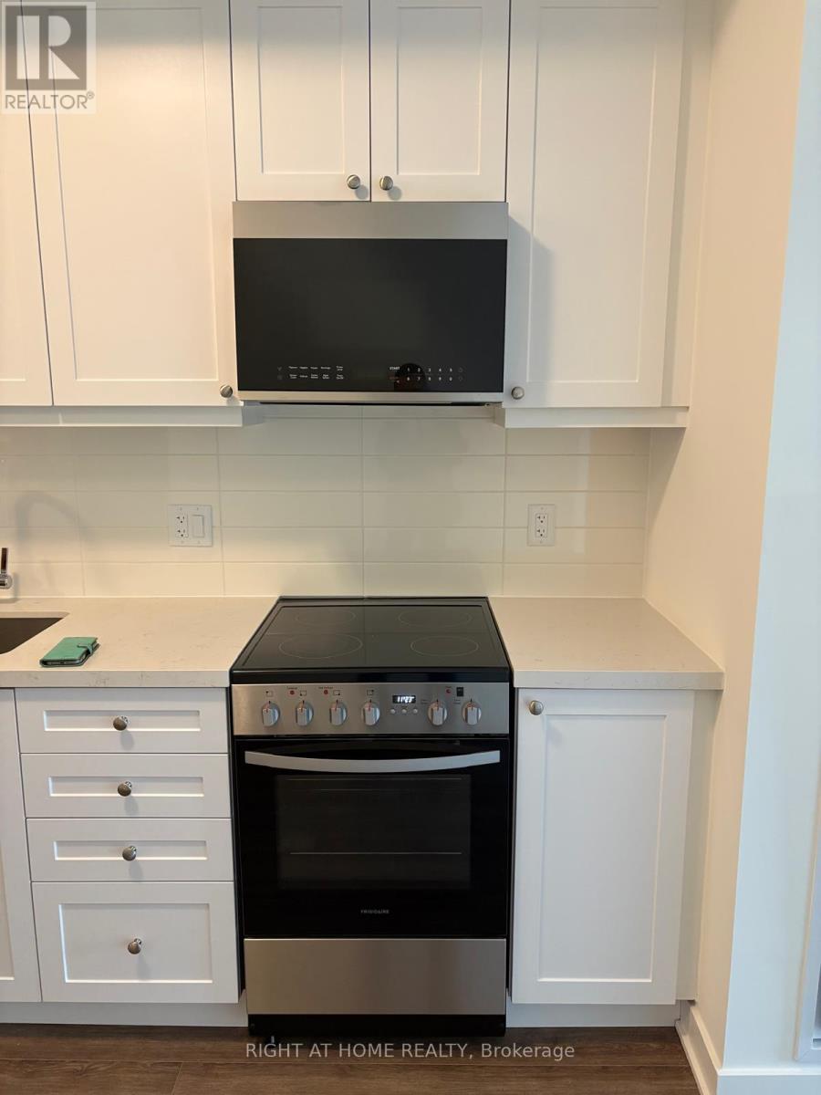 51 Clarington Unit 419 photo 5