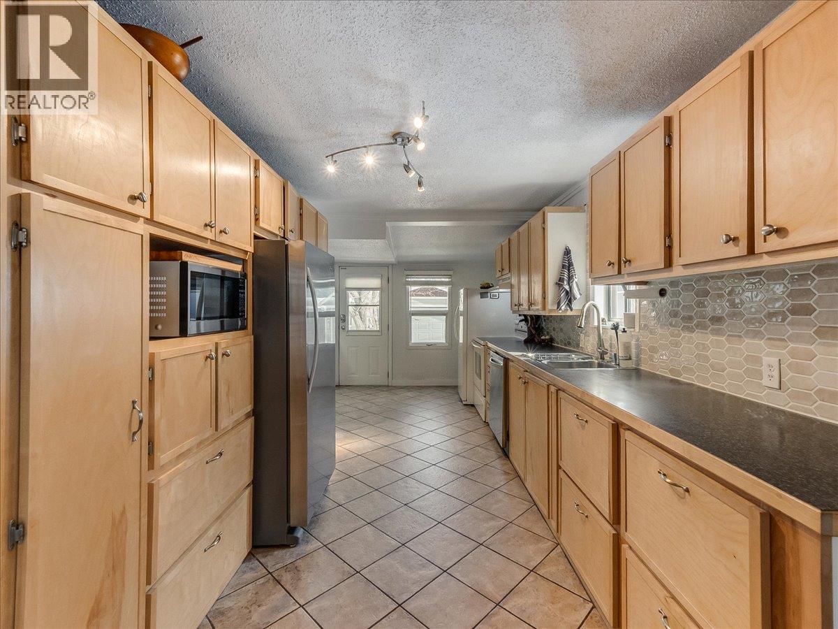 613 11TH AVENUE - 11