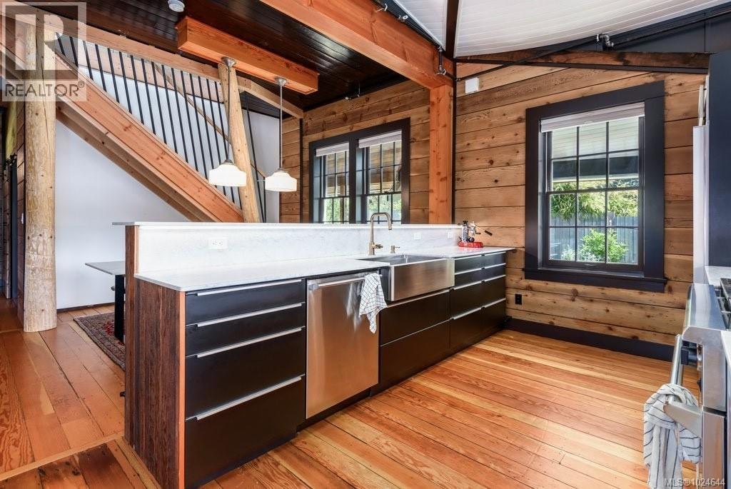 2613 Dunsmuir Ave, Cumberland