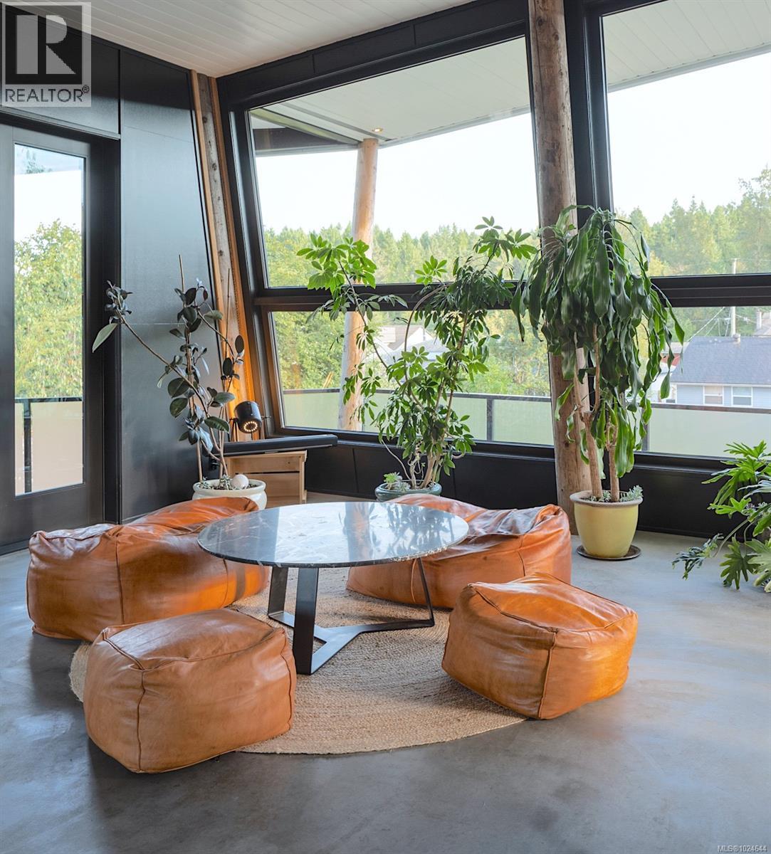 2613 Dunsmuir Ave, Cumberland