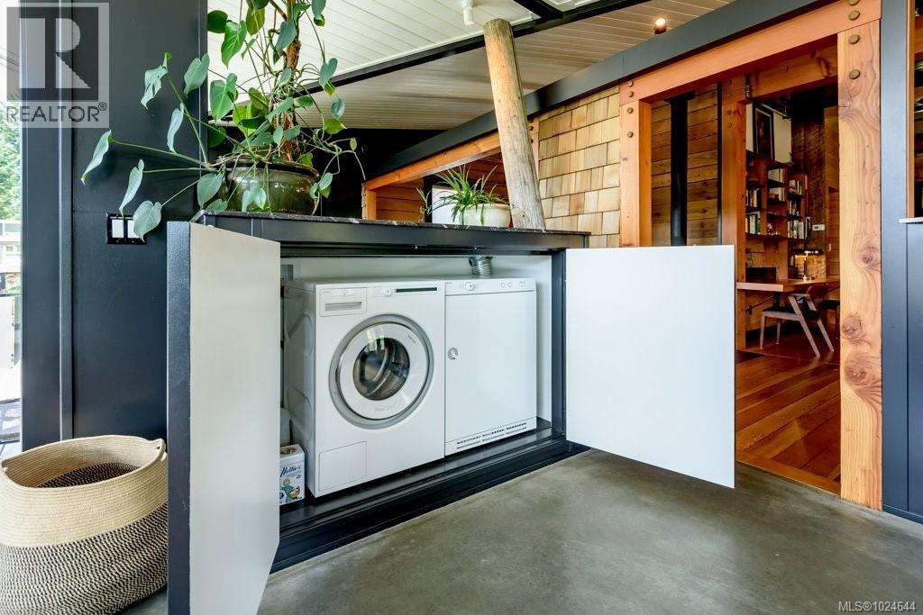 2613 Dunsmuir Ave, Cumberland