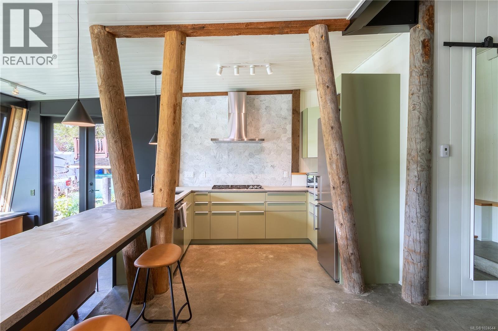 2613 Dunsmuir Ave, Cumberland