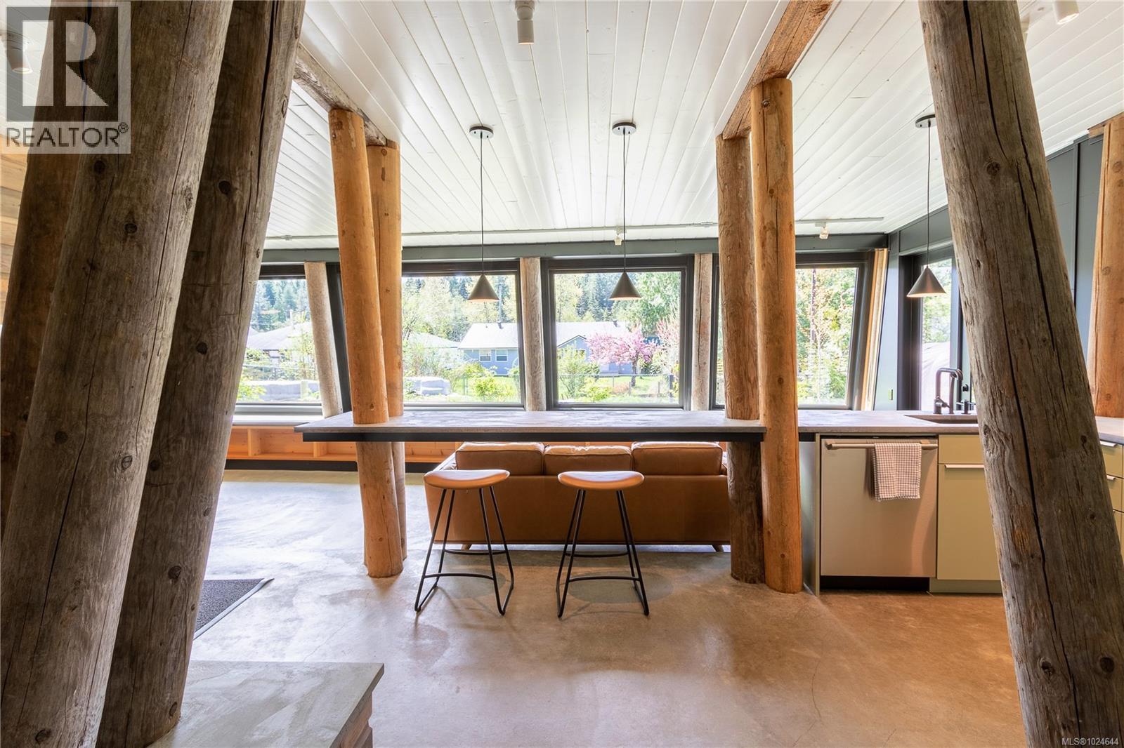 2613 Dunsmuir Ave, Cumberland