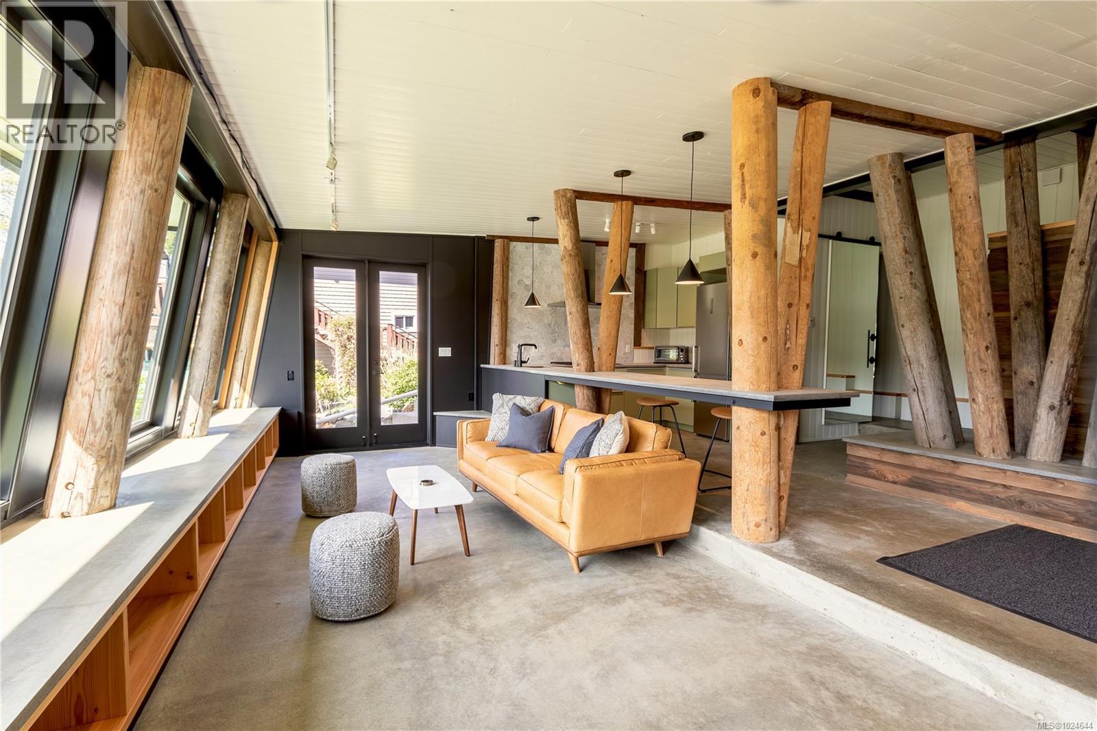 2613 Dunsmuir Ave, Cumberland