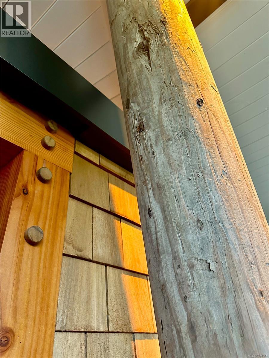 2613 Dunsmuir Ave, Cumberland