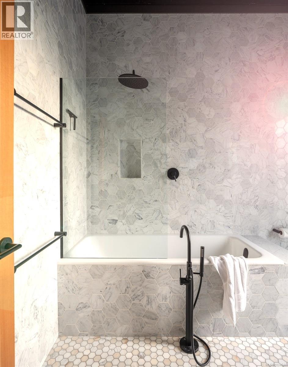 2613 Dunsmuir Ave, Cumberland