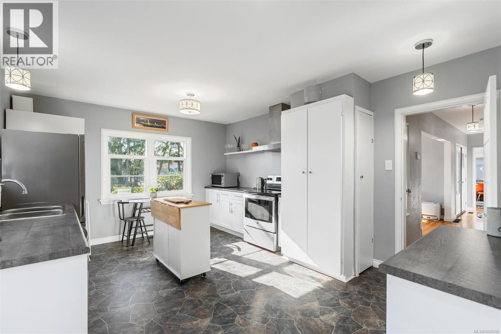  3771 Winston Crescent, Saanich