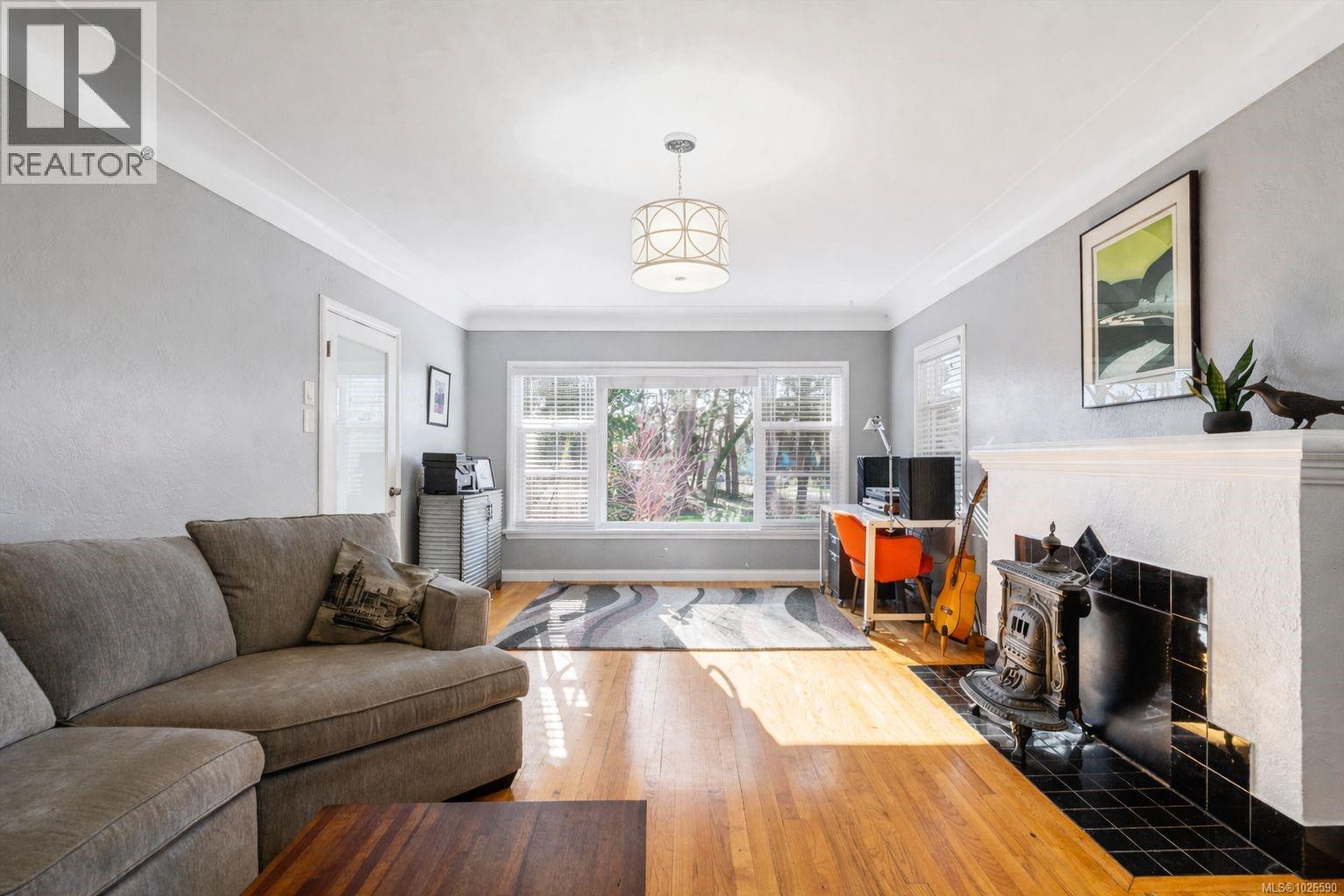  3771 Winston Crescent, Saanich