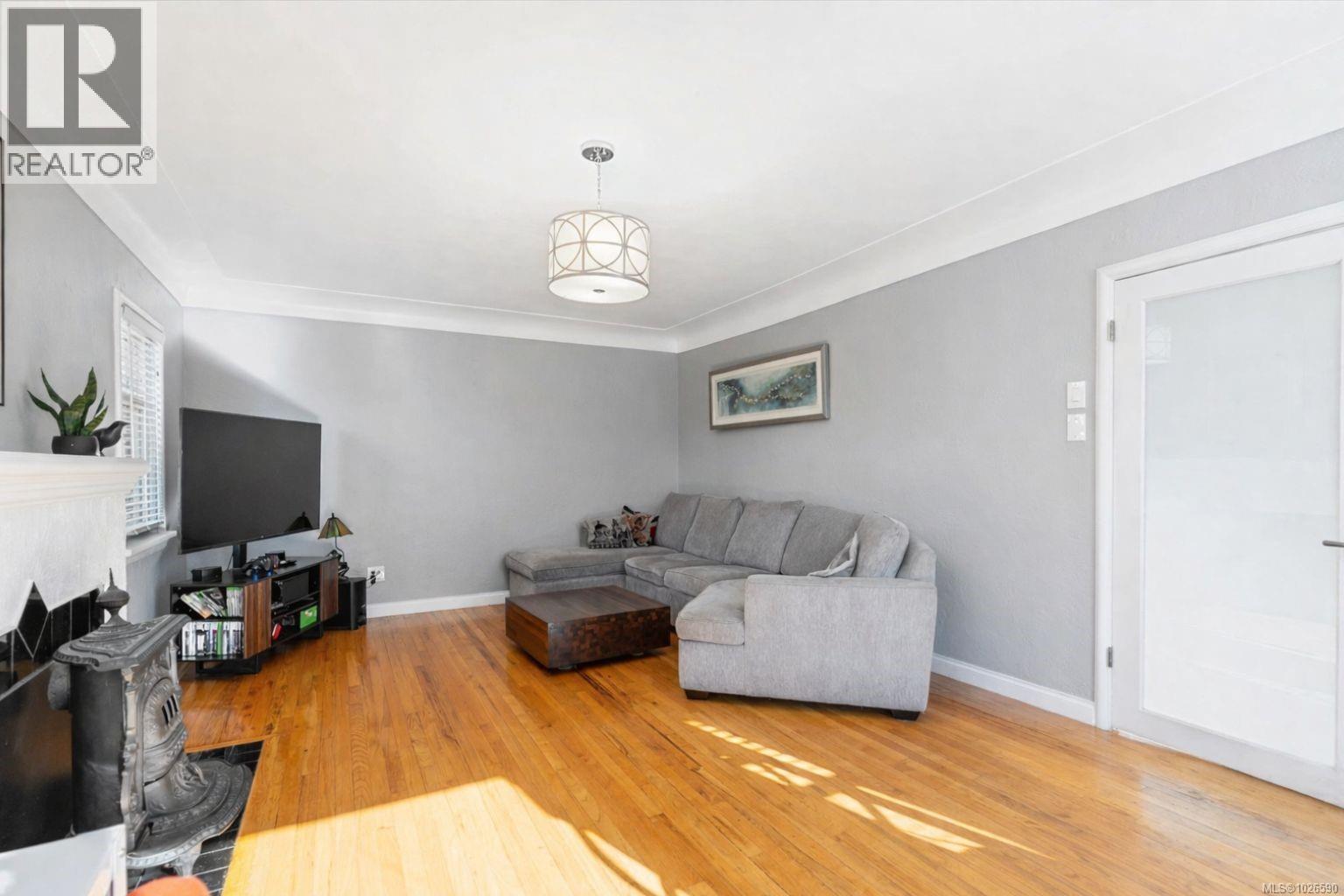  3771 Winston Crescent, Saanich