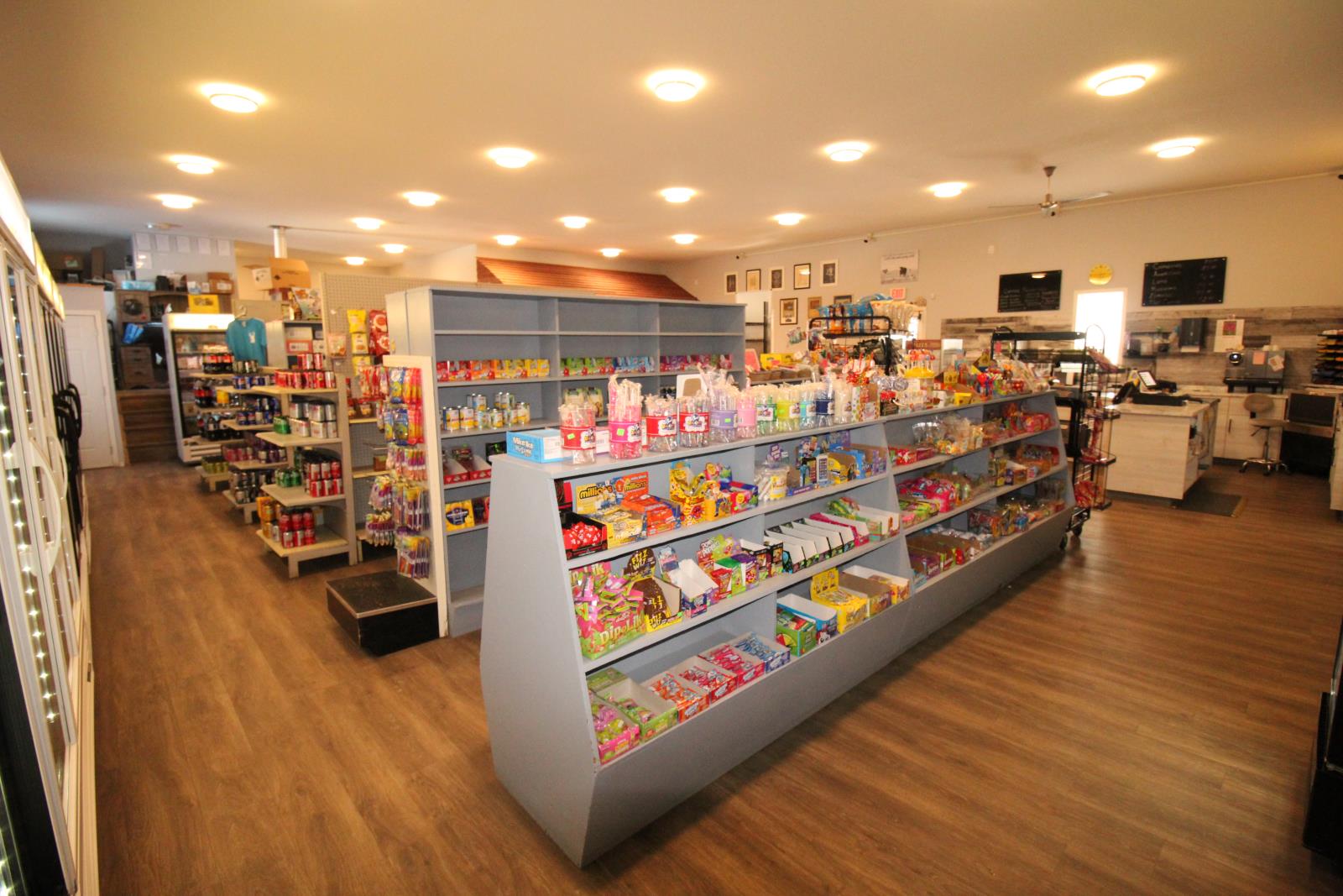 
          30 Centre Avenue
            <br/>
            <span>Flatbush</span>
            , 
            <span>AB</span>
             <span>T0G0Z0</span>
         - Photo 14