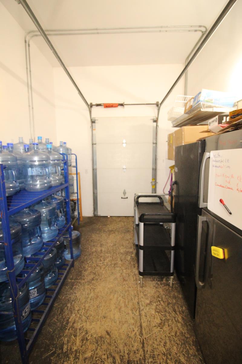 
          30 Centre Avenue
            <br/>
            <span>Flatbush</span>
            , 
            <span>AB</span>
             <span>T0G0Z0</span>
         - Photo 24