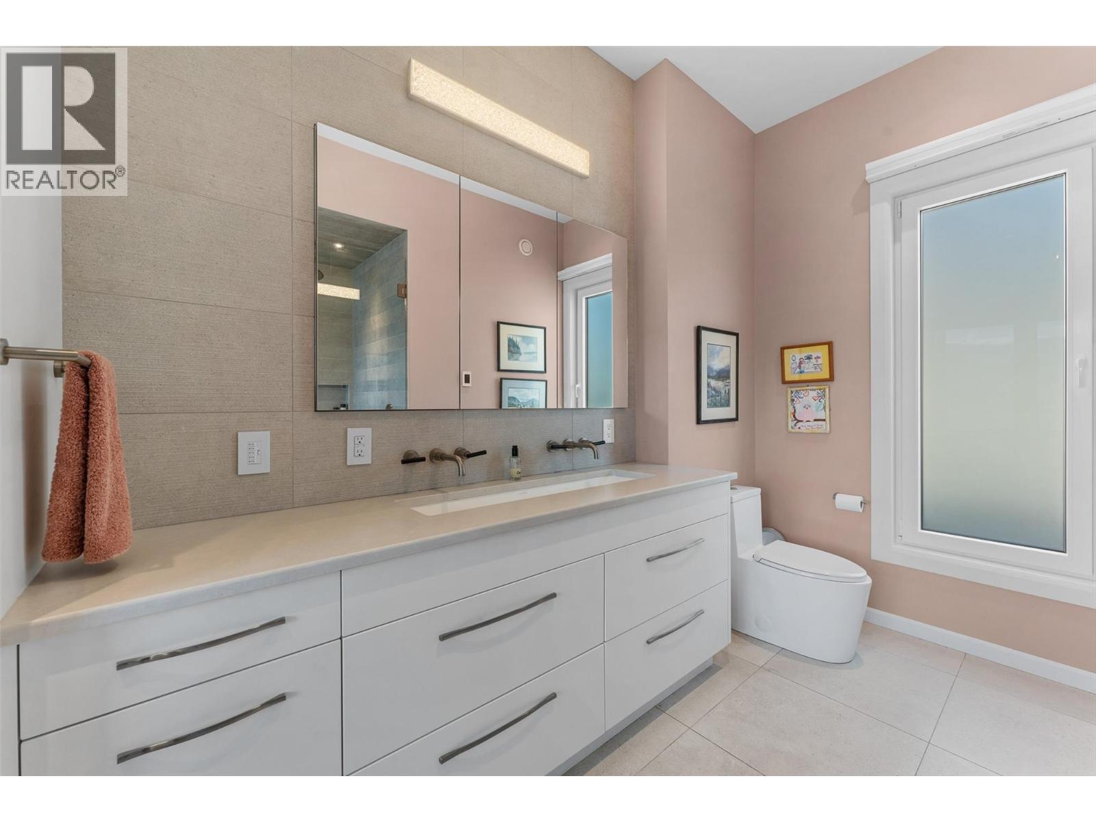  604 Clifton Road North, Kelowna