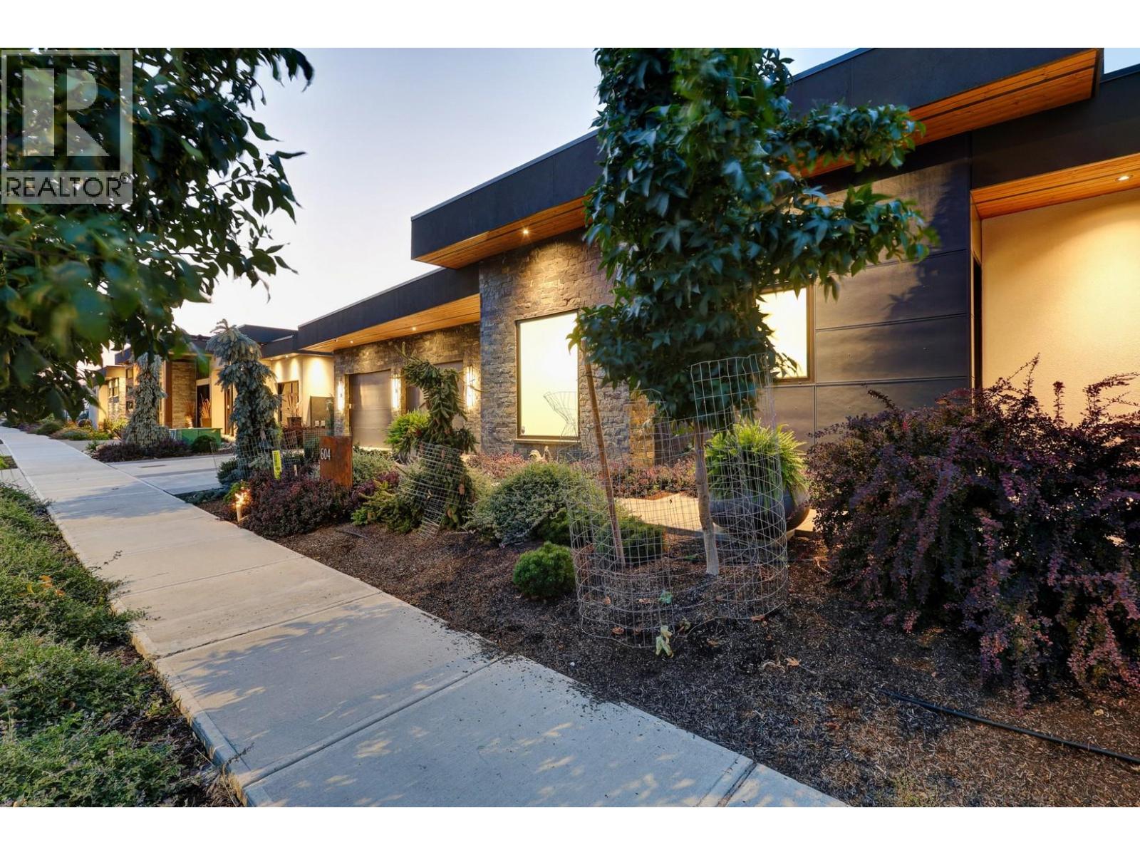  604 Clifton Road North, Kelowna