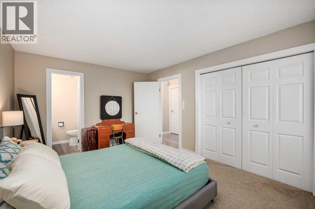 Single Family House for Sale in D  Heritage Drive SE Acadia Calgary 