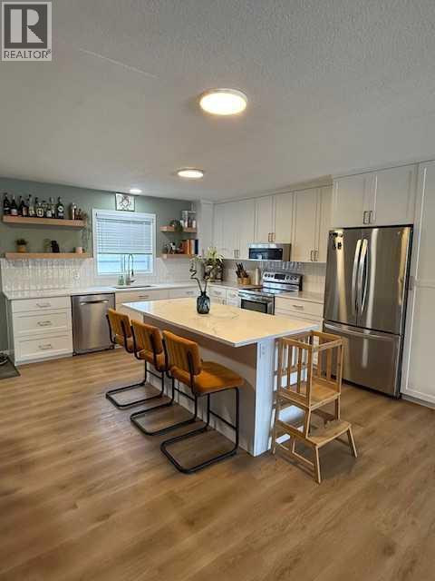 27 Bison Crescent - Photo 4 of 46, High Level, Alberta