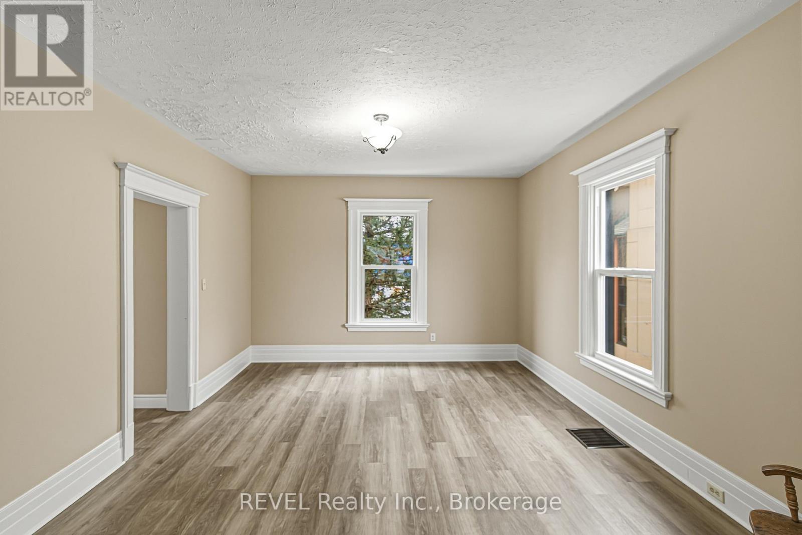184 QUEENSTON STREET - 8