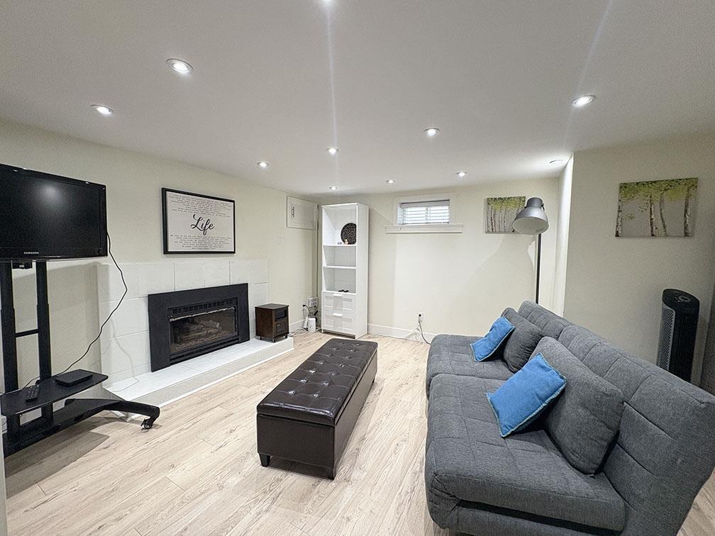 13220 16 Avenue - main photo