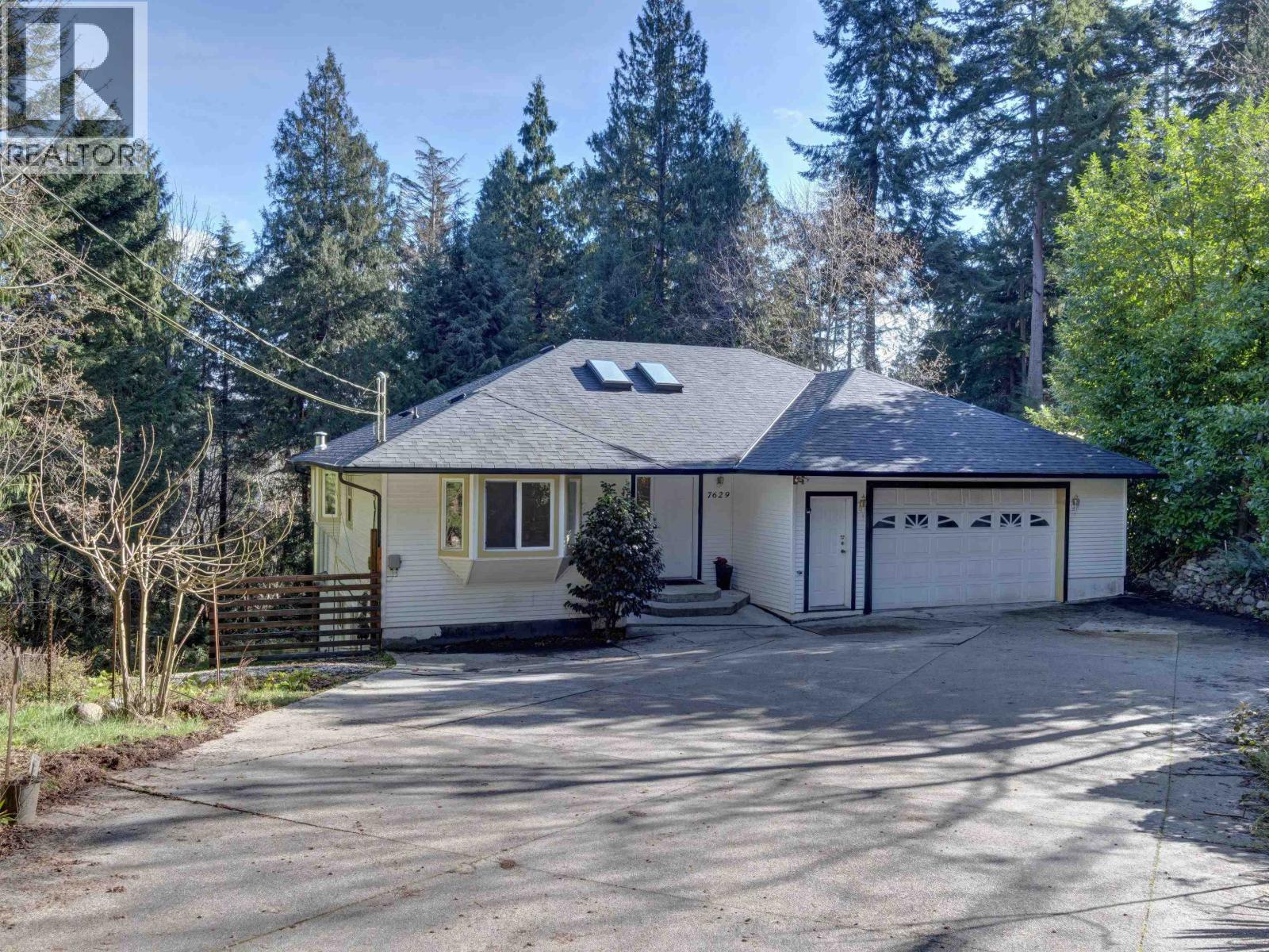 7629 REDROOFFS ROAD, Halfmoon Bay