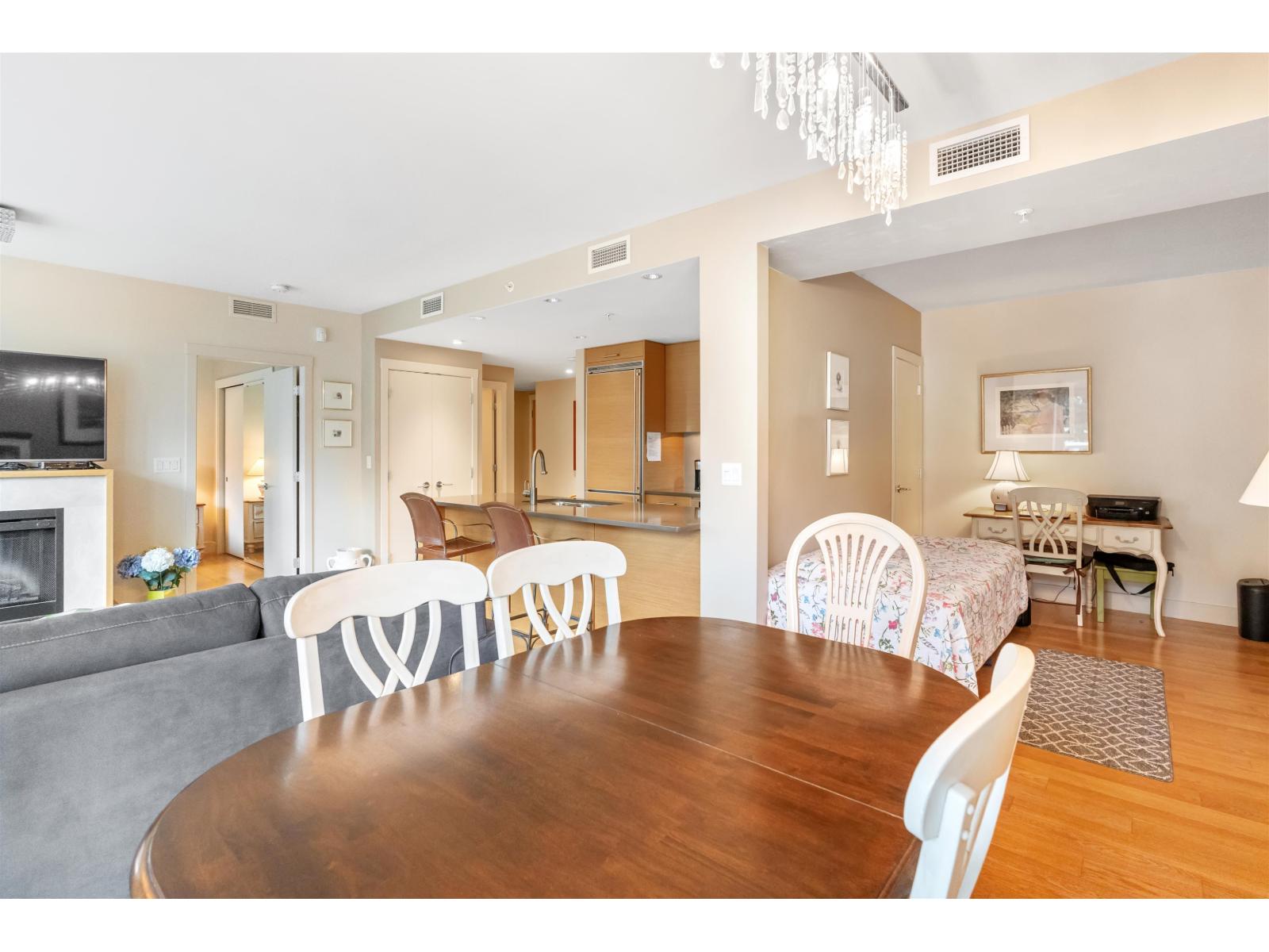 303 1473 JOHNSTON ROAD, White Rock