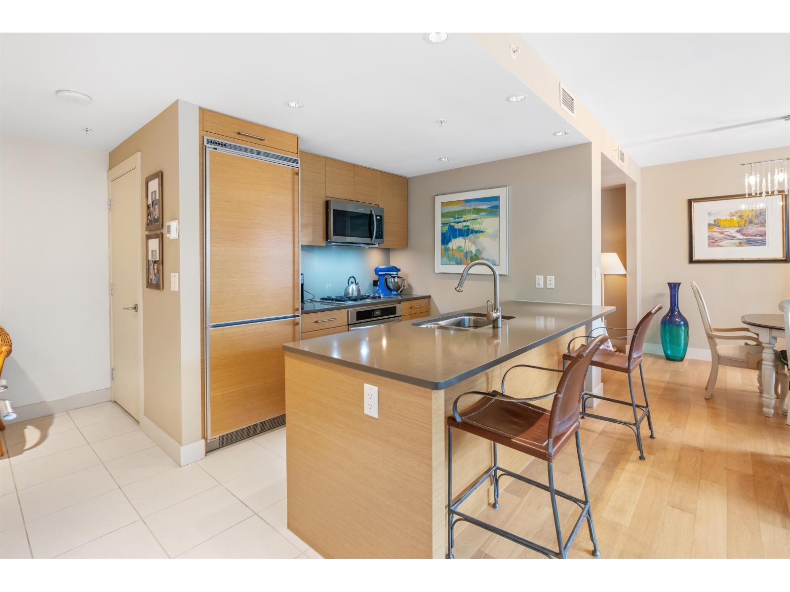 303 1473 JOHNSTON ROAD, White Rock