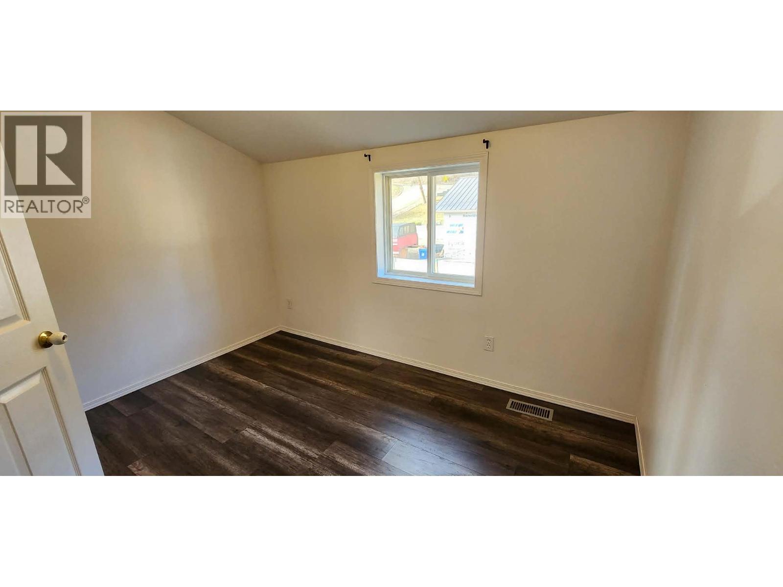 2110 Park Avenue, Lumby