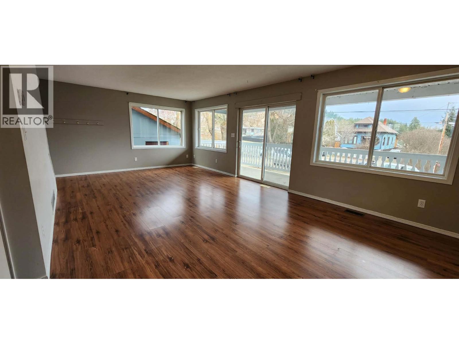 2110 Park Avenue, Lumby