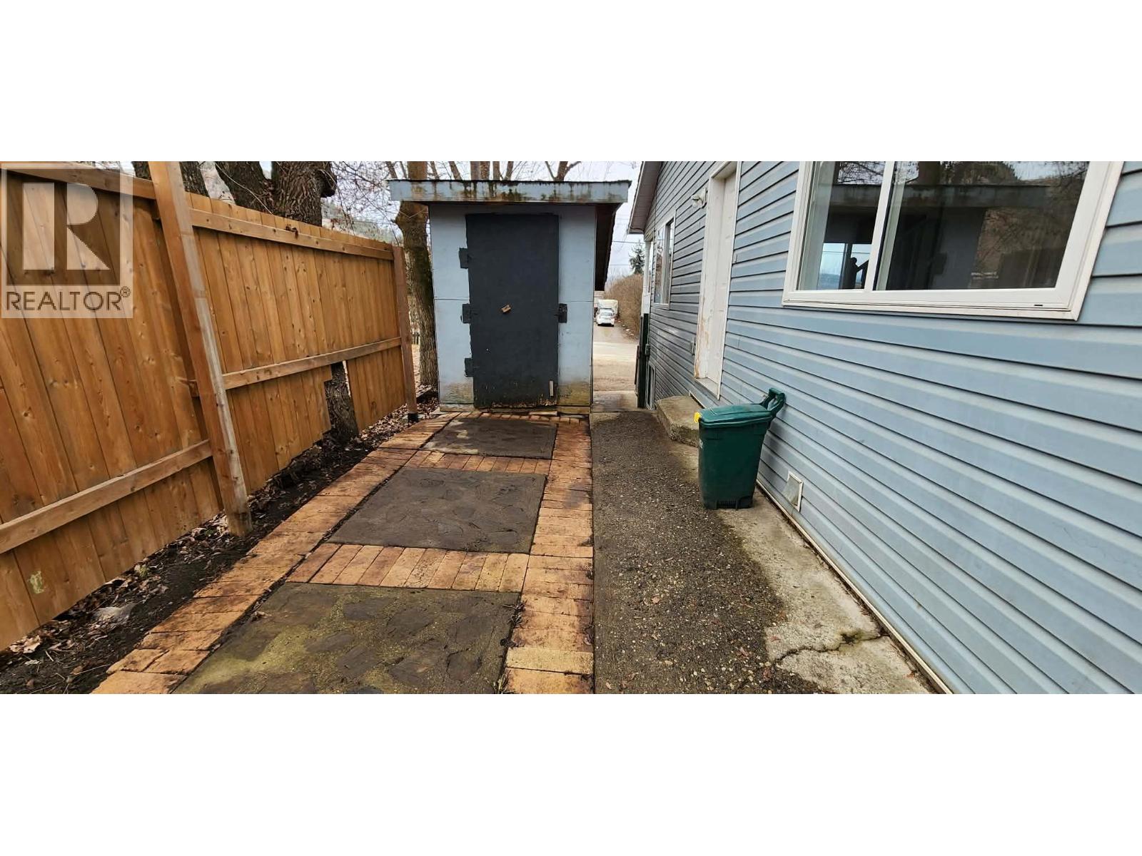 2110 Park Avenue, Lumby