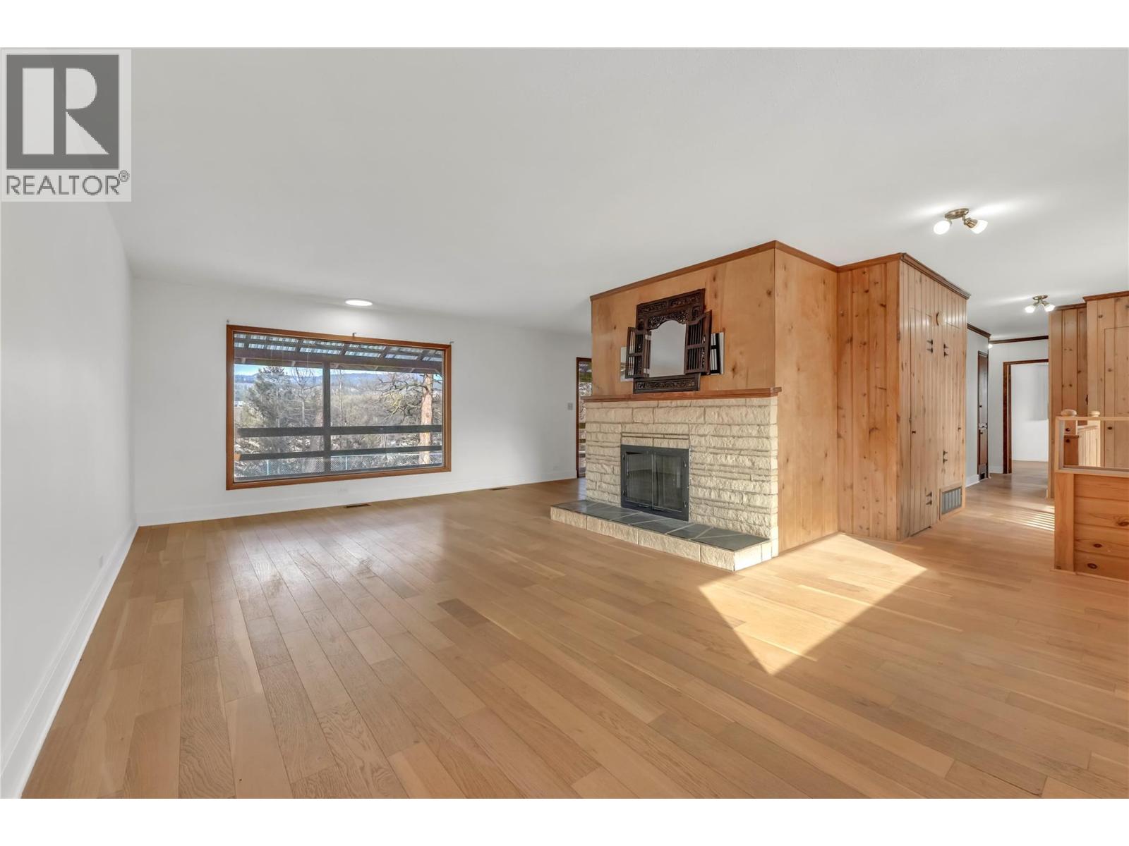 379 MAYNE Avenue - 1