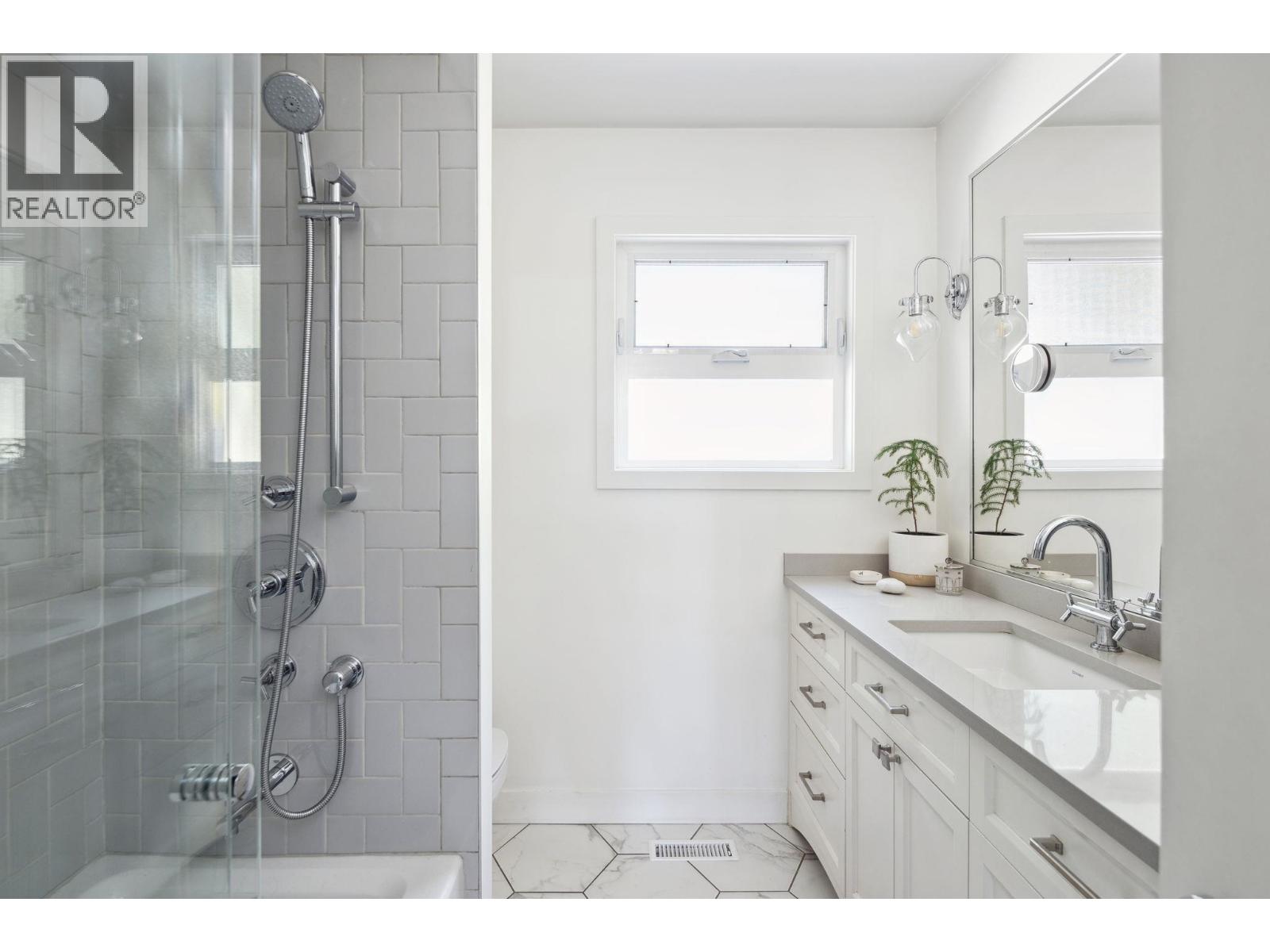 4445 STONE COURT, West Vancouver