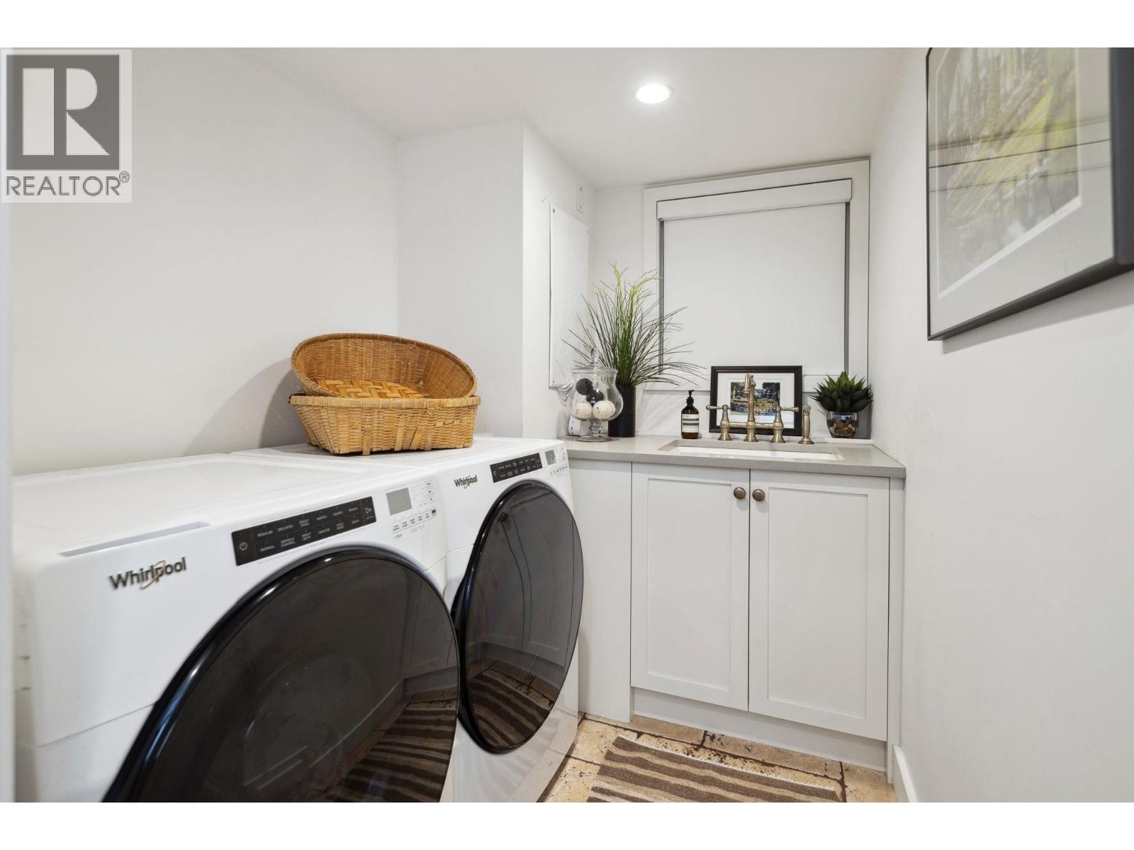 4445 STONE COURT, West Vancouver